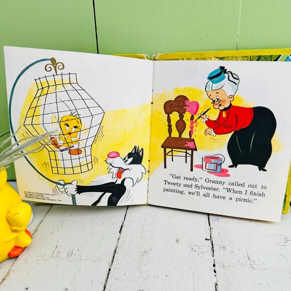 Vintage 70s' Tweety and Sylvester Book Vintage Warner Bros Tweety Bird Sylvester - Picture 6 of 8